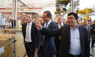 Visita a la planta de Mercedes-Benz en La Matanza